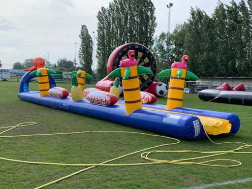 Attractie buikschuifbaan - springkasteel