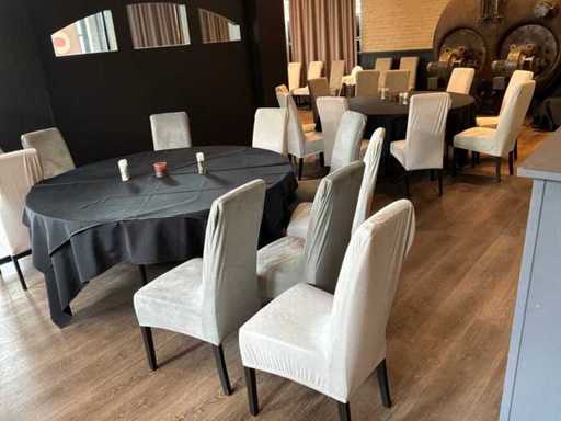 Tables et chaises de restaurant de fête