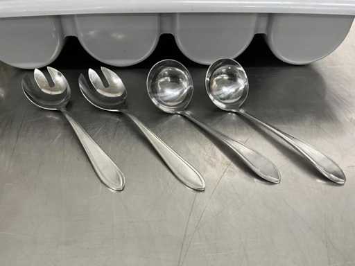 Plateau à couverts avec couverts de service