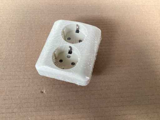 Uni built-in socket with earth (144x)