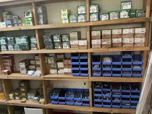 Grande lotto di vari fissaggi