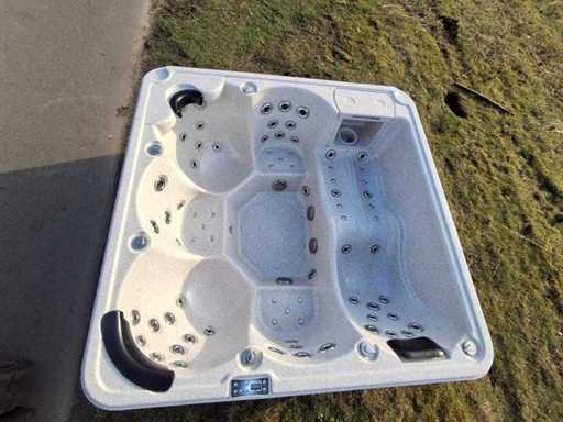 Balboa 6 person Jacuzzi and outdoor spa