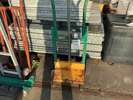 Carrello a mano regolabile in altezza