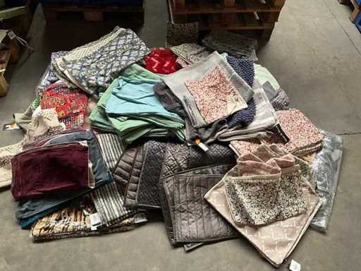 Mescola molte coperture decorative in lino e altre