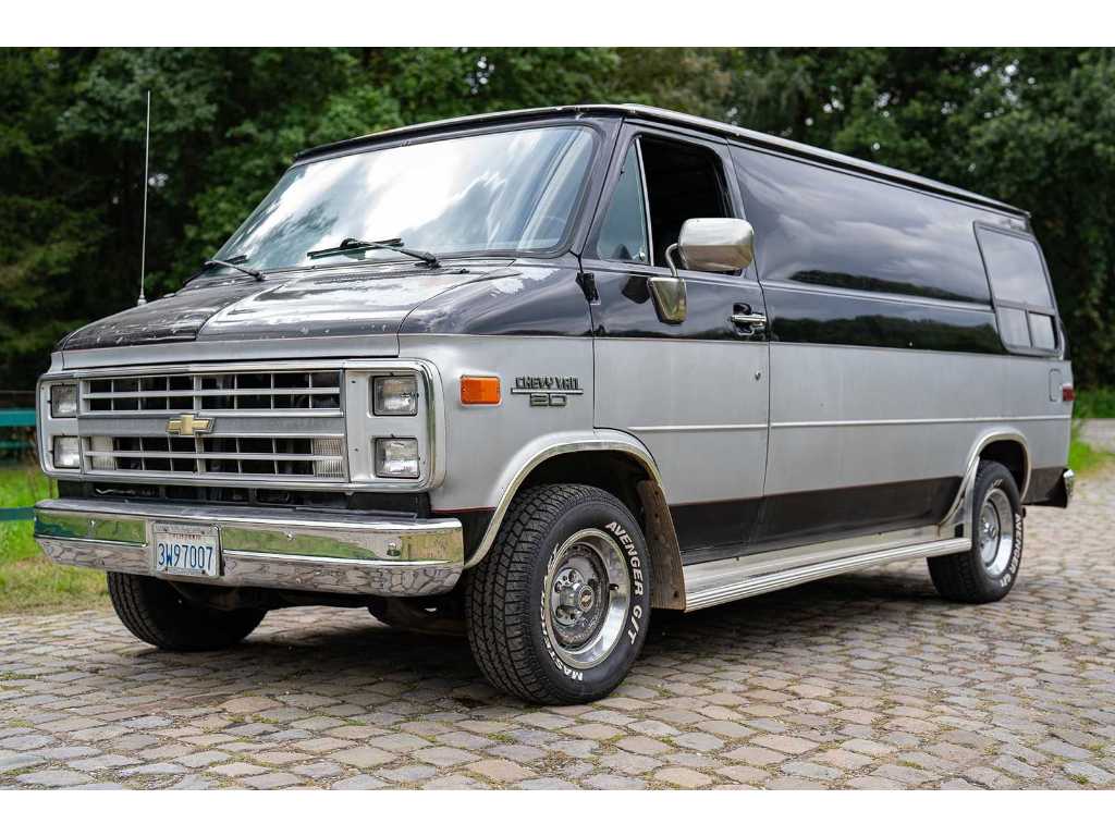 Chevy store van v8