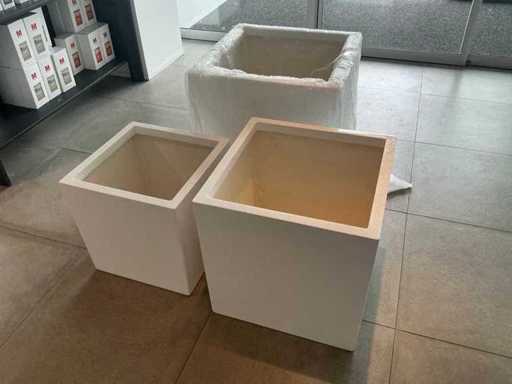 Vaso di fiori in vetroresina (3 volte)