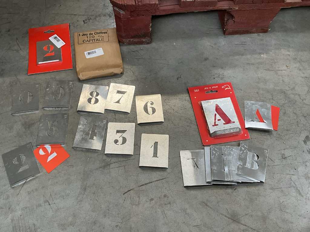 Batch of various paint numbers and letters