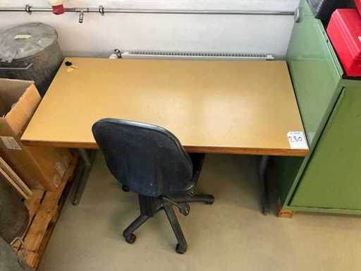 Bureau met stoel