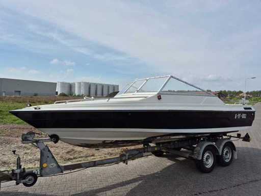 Schnellboot mit Riba-Anhänger