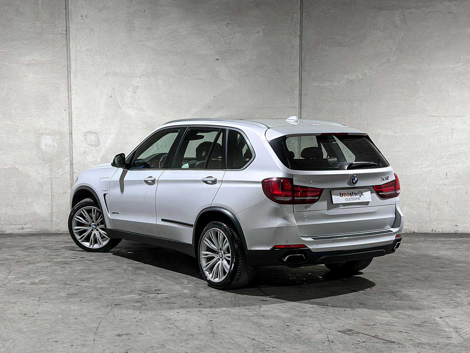 BMW xDrive40e iPerformance High Executive -individual- F15 313pk 2016, R-711-DS