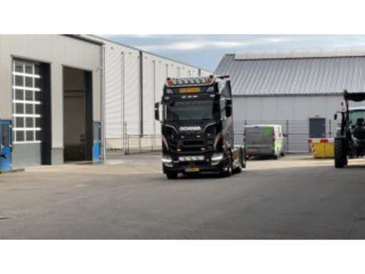 3167f6f2-a06e-40b3-9aa3-e9df4e9186d9.mp4