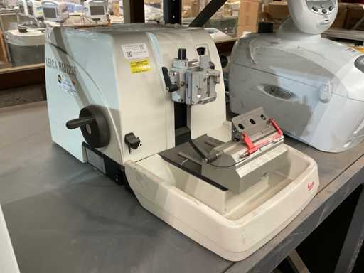 Microtomul Rotery Leica Manual