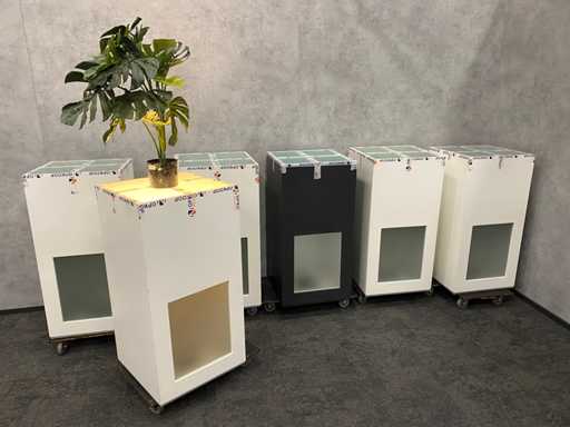 6x wooden column with lighting