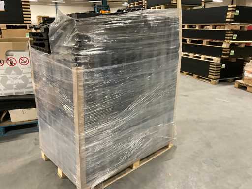 Dużo plastikowych kratek 30x20 cm