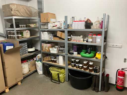 Lotto di varie attrezzature e accessori di laboratorio