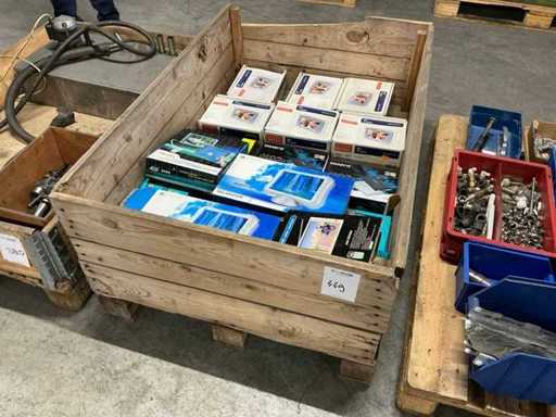 Cyfrowe ramki na zdjęcia i różne materiały