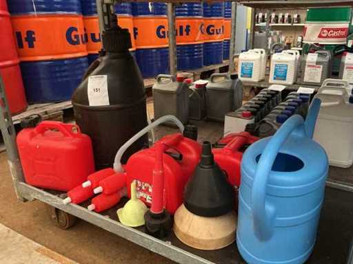 Partij Branstof Jerrycannen en Trechters