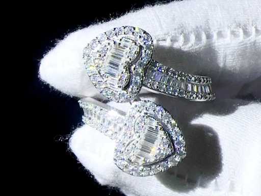 Emerald heart design ring