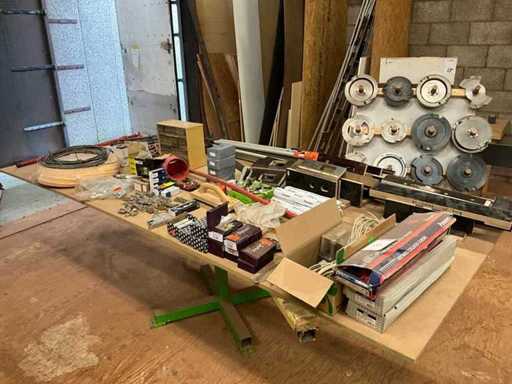 Lotto di cerniere e serrature