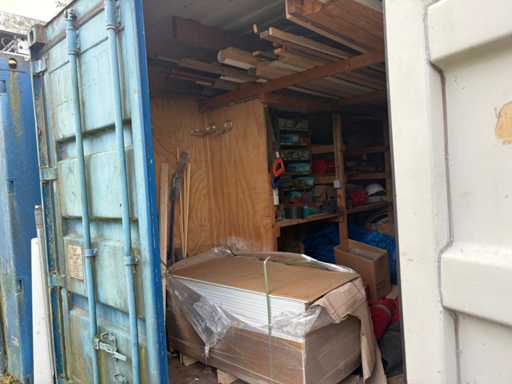 20ft shipping container - Including content - Storage container various building materials