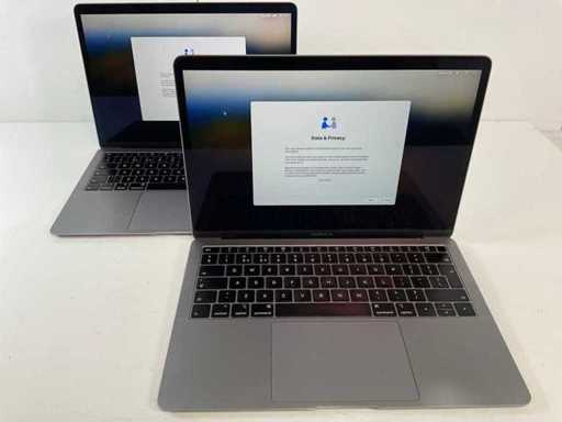 Apple MacBook Air 13.3", Core(TM) i5 8th Gen, 8 GB RAM, 128 GB SSD laptopuri (2x)