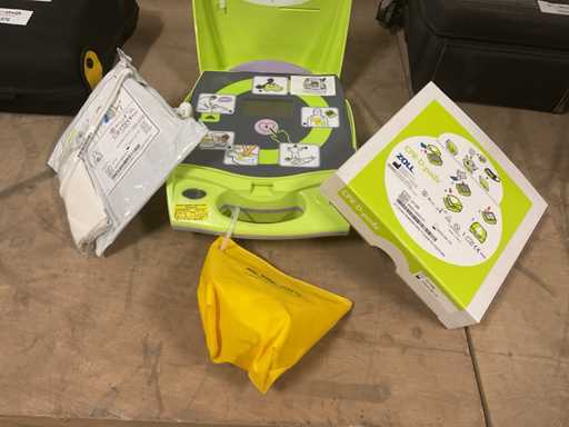 Zoll AED+PLUS Defibrillator set