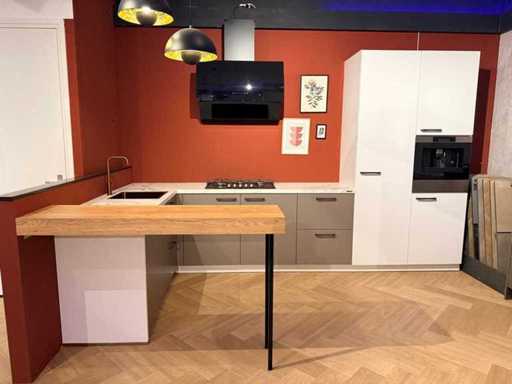 Artego - Cuisine showroom avec appareils électroménagers