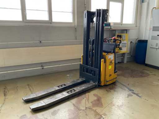 2017 OM Pimespo CN 14 4255 hochelektrischer Palettenlifter