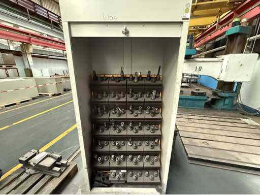   Dulap atelier cu suporturi