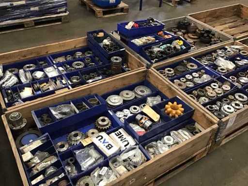 pallets tandwielen, tandkoppelingen en diversen (4x)