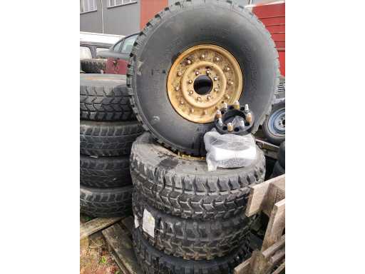 Hummer 12-bolt + spacers - 37" 8x165,1 - Velg (4x)