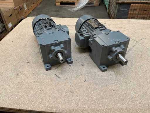 Lenze MDEMAXX071 Motorreductor (2x)