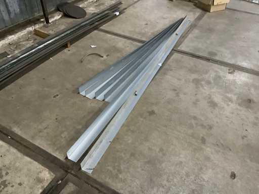 Iron Galvanized Angle Line