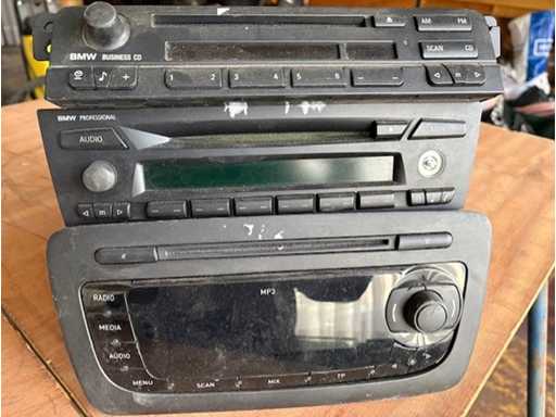 Auto radio - Part (3x)