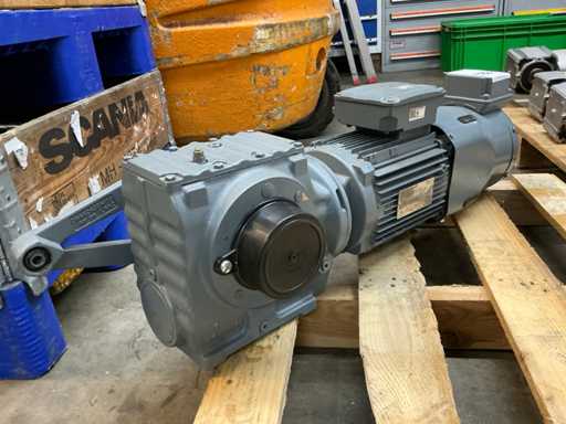 2022 SEW EURODRIVE Silnik Elektryczny