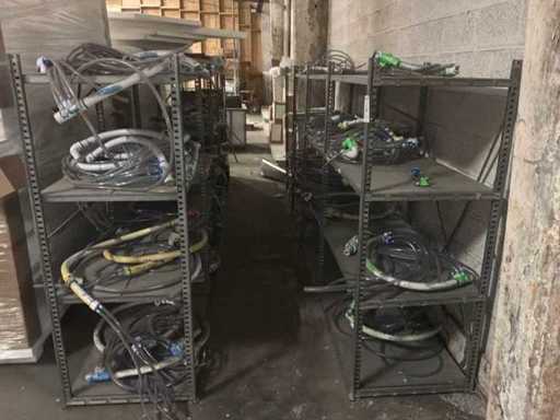 Metallregale mit Zubehör für den Jacuzzi