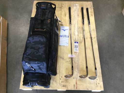 Geant? de golf ?i 3 crose ?i m?nu?i