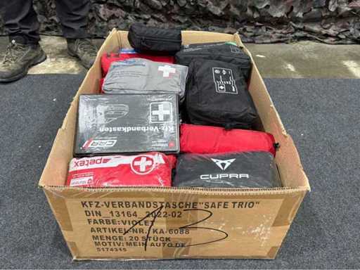 Mixed lot of car first aid bags from(DIN 13164) – 27 pieces, used/mixed