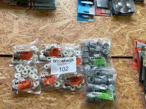 8 zakken met deurstoppen