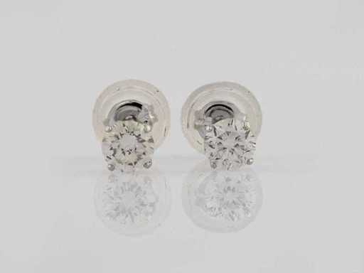 900 Platinum White Earring With Natural Diamond