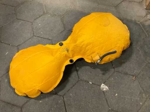 Parachutist life preserver (277x)