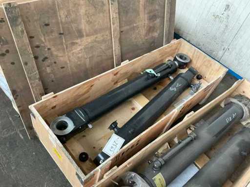 Yanmar hydraulic cyilinders 2pcs