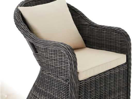 Comfortabele fauteuil met armleuningen voor de tuin