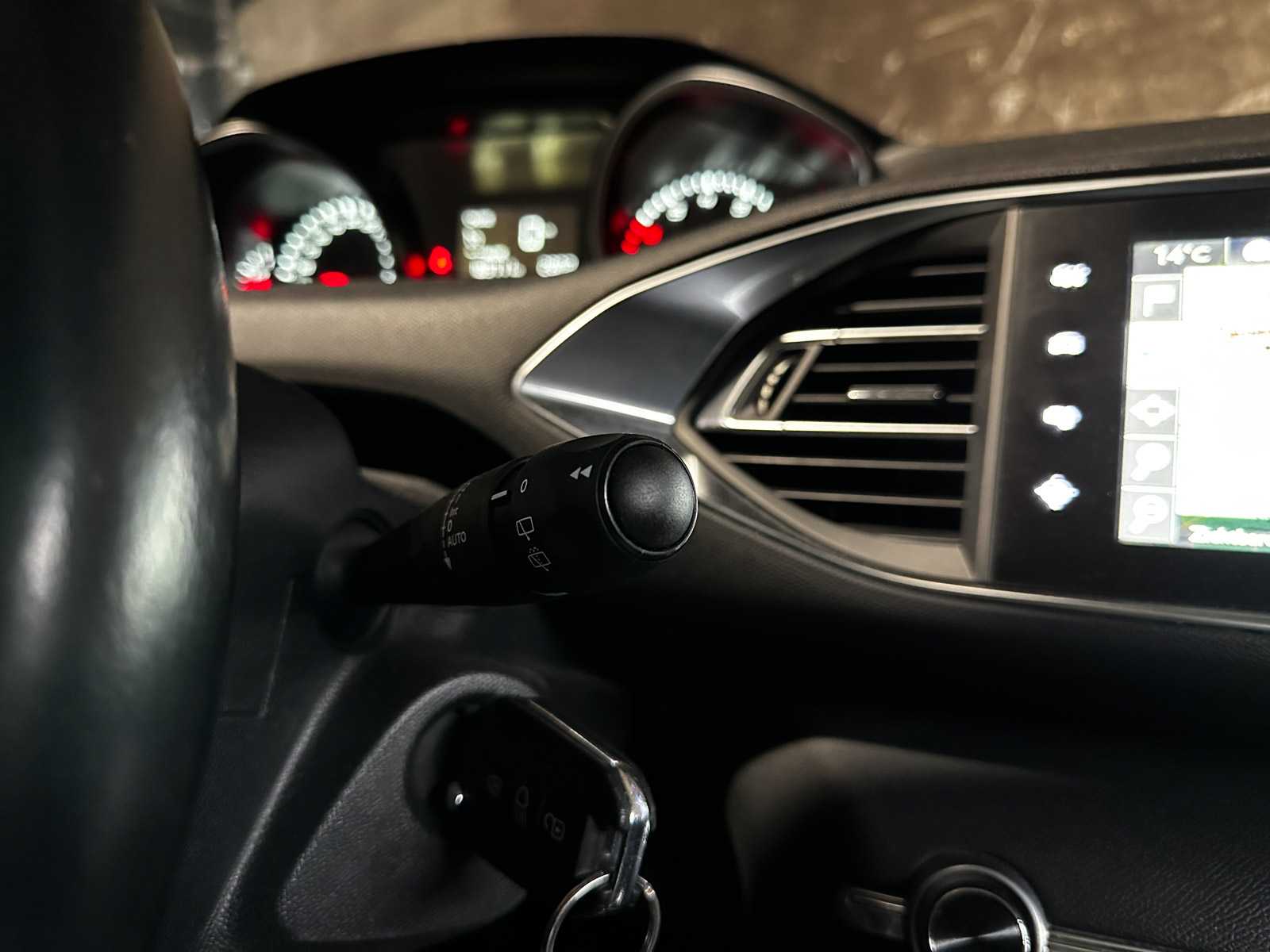 Peugeot 308 SW 1.2 PureTech Blue Lease Executive 110pk 2016 (Origineel-NL), JT-458-P