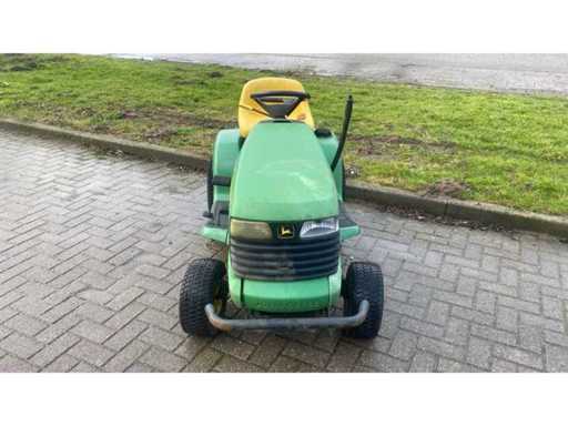 John Deere LT 166 Zitmaaier