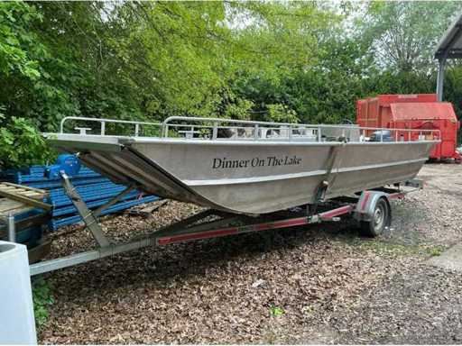 A Raft, aluminum boat and trailer due to bankruptcy of Dinner on the Lake bv