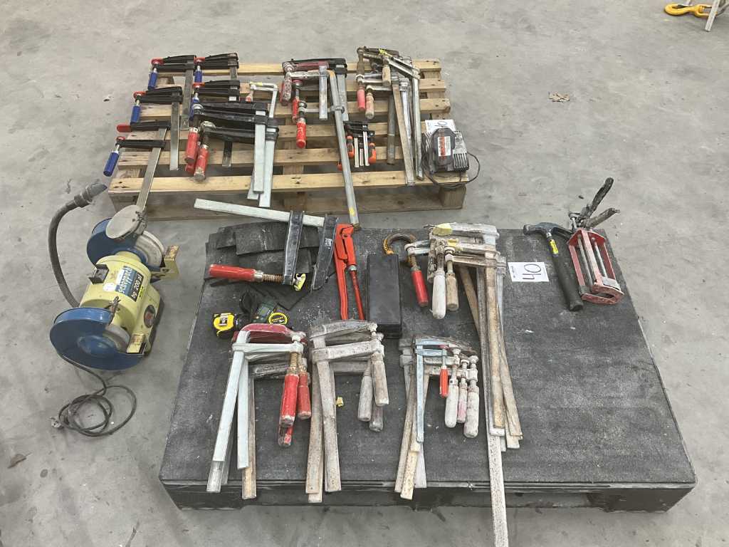 Batch of clamps - approx. 30 pieces