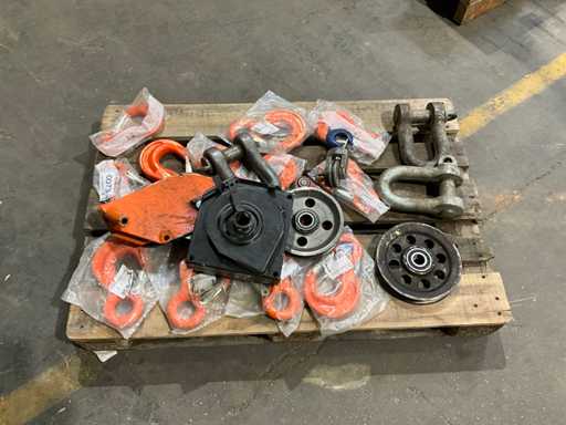 Cârlige ?i c?tu?e pentru ochi