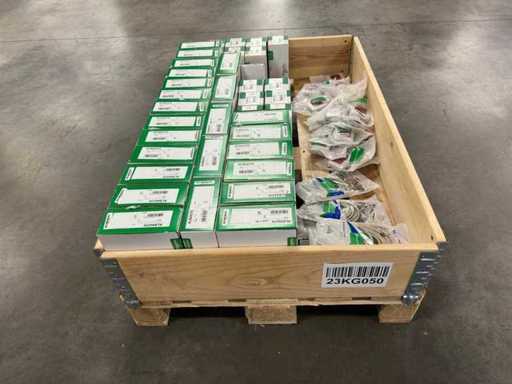 Schneider Electric - Partij Altira installatiemateriaal en bekabeling