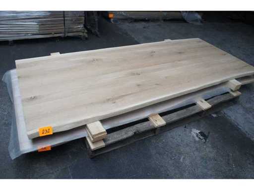 1x Massief eiken tafelblad boomstameffect 2m40